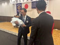 9832B12D-6D8D-4110-8134-4D152B36A5EF